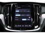 Volvo V60 T8 Plug-in hybrid AWD Plus Dark SOH-waarde 100% | Trekhaak | Verwarmbare voorstoelen, achterbank en stuurwiel | 360 graden camera | Premium audio by Harman Kardon | Adaptieve cruise control |