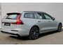 Volvo V60 T8 Plug-in hybrid AWD Plus Dark SOH-waarde 100% | Trekhaak | Verwarmbare voorstoelen, achterbank en stuurwiel | 360 graden camera | Premium audio by Harman Kardon | Adaptieve cruise control |