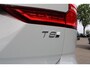 Volvo V60 T8 Plug-in hybrid AWD Plus Dark SOH-waarde 100% | Trekhaak | Verwarmbare voorstoelen, achterbank en stuurwiel | 360 graden camera | Premium audio by Harman Kardon | Adaptieve cruise control |