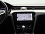 Volkswagen Passat 1.5 TSI R-Line Business + AUTOMAAT | NAVIGATIE | CAMERA | MASSAGE | STOELVERWARMING