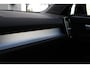 Volvo XC40 1.5 T4 Recharge R-Design Expression | Panoramadak | Keyless | Apple carplay/Android auto | Verwarmbare voorruit | BLIS | DAB | Achteruitrijcamera | Parkeersensoren Voor & Achter | Elektrische Achterklep | Lederen Bekleding |