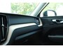 Volvo XC60 2.0 T6 Plug-in hybrid AWD Plus Dark | SOH-waarde 100% |Trekhaak | 360 graden camera | Head-up display | Verwarmbare voorstoelen en stuurwiel | Premium audio by Harman Kardon |