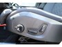 Volvo XC60 2.0 T6 Plug-in hybrid AWD Plus Dark | SOH-waarde 100% |Trekhaak | 360 graden camera | Head-up display | Verwarmbare voorstoelen en stuurwiel | Premium audio by Harman Kardon |