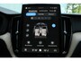 Volvo XC60 2.0 T6 Plug-in hybrid AWD Plus Dark | SOH-waarde 100% |Trekhaak | 360 graden camera | Head-up display | Verwarmbare voorstoelen en stuurwiel | Premium audio by Harman Kardon |