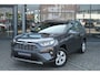 Toyota RAV4 2.5 Hybrid Active Automaat | Apple Carplay / Android auto | Achteruitrij camera | Stoel verwarming | 17” lichtmetalen velgen | 7 inch digitaal instrumentenpaneel | Parkeerhulpcamera achter met breedbe