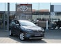 Toyota RAV4 2.5 Hybrid Active Automaat | Apple Carplay / Android auto | Achteruitrij camera | Stoel verwarming | 17” lichtmetalen velgen | 7 inch digitaal instrumentenpaneel | Parkeerhulpcamera achter met breedbe