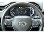 Toyota RAV4 2.5 Hybrid Active Automaat | Apple Carplay / Android auto | Achteruitrij camera | Stoel verwarming | 17” lichtmetalen velgen | 7 inch digitaal instrumentenpaneel | Parkeerhulpcamera achter met breedbe