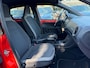 Volkswagen Up! 1.0 BMT cross up! / NL Auto! / 1e Eign. / Camera / Navi. by App / 16'' / Getint glas / Stoelverwarming / DAB / Cruise Control / Climate Control