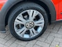 Volkswagen Up! 1.0 BMT cross up! / NL Auto! / 1e Eign. / Camera / Navi. by App / 16'' / Getint glas / Stoelverwarming / DAB / Cruise Control / Climate Control