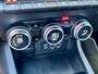 Renault Arkana 1.6 E-Tech Full Hybrid 145 E-Tech Engineered | Stoel+Stuurverwarming | (IACC) Intelligent Adaptive Cruise Control | Dodehoek | Draadloze Telefoonlader | Easy Park Assist | Navigatie | Climate Control | Reservewiel | Apple CarPlay/Androi