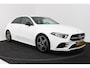 Mercedes-Benz A-klasse 180 Business Solution AMG (STOELVERWARMING, SFEERVERLICHTING, CAMERA, NAVIGATIE, PARKEERSENSOREN)