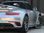 Porsche 911 Cabrio 3.8 Turbo S | Keramische Remmen | Carbon Inleg | 18 Wegs Adaptieve Sportstoelen + Memory | Achterasbesturing | Bose | Camera | Sport Chrono | Stoel + Stuurverwarming |