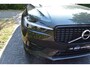 Volvo XC60 2.0 B4 R-Design 197PK PANO NIEUWSTAAT!