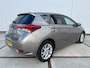 Toyota Auris 1.8 Hybrid Executive Clima | bluetooth | stoelverwarming | navi | isofix | Lm velgen | privacy glass