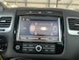Volkswagen Touareg 3.0 TSI Hybrid Highline Luchtvering Stoelkoeling verwarming Panorama dak Camera Trekhaak 3500kg trekgewicht Telefoonverbinding Stoelmemory Parkeersensoren Onderhoudshistorie bekend