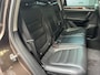 Volkswagen Touareg 3.0 TSI Hybrid Highline Luchtvering Stoelkoeling verwarming Panorama dak Camera Trekhaak 3500kg trekgewicht Telefoonverbinding Stoelmemory Parkeersensoren Onderhoudshistorie bekend