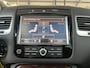 Volkswagen Touareg 3.0 TSI Hybrid Highline Luchtvering Stoelkoeling verwarming Panorama dak Camera Trekhaak 3500kg trekgewicht Telefoonverbinding Stoelmemory Parkeersensoren Onderhoudshistorie bekend