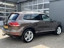 Volkswagen Touareg 3.0 TSI Hybrid Highline Luchtvering Stoelkoeling verwarming Panorama dak Camera Trekhaak 3500kg trekgewicht Telefoonverbinding Stoelmemory Parkeersensoren Onderhoudshistorie bekend