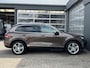 Volkswagen Touareg 3.0 TSI Hybrid Highline Luchtvering Stoelkoeling verwarming Panorama dak Camera Trekhaak 3500kg trekgewicht Telefoonverbinding Stoelmemory Parkeersensoren Onderhoudshistorie bekend