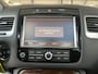 Volkswagen Touareg 3.0 TSI Hybrid Highline Luchtvering Stoelkoeling verwarming Panorama dak Camera Trekhaak 3500kg trekgewicht Telefoonverbinding Stoelmemory Parkeersensoren Onderhoudshistorie bekend