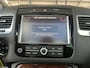 Volkswagen Touareg 3.0 TSI Hybrid Highline Luchtvering Stoelkoeling verwarming Panorama dak Camera Trekhaak 3500kg trekgewicht Telefoonverbinding Stoelmemory Parkeersensoren Onderhoudshistorie bekend