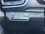 Kia Stonic 1.0 T-GDi MHEV DynamicLine 6-bak 112PK | Trekhaak | Luxe Stof | Glans Exterieur | Achteruitrijcamera + Sensor Achter | Airco | Adaptieve Cruise Control | Start/Stop | ESP | AEB | ASR | ABS | Rijstrook correctie | Bluetooth | LED | 15" LMV