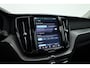Volvo XC60 2.0 T6 Plug-in hybrid AWD Plus Dark | RIJKLAAR!! | Pano | Leder | Trekhaak | Adapt. Cruise | Stoel- Stuurverw. | 360cam | Memory | Harman Kardon