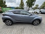 Toyota C-HR / C-HR+ 1.8 HYBRID STYLE AFN-TREKHAAK ALL SEASON STOEL/STUURVERW LED PARK-CAMERA LM-VELGEN APPLE/ANDROID