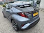 Toyota C-HR / C-HR+ 1.8 HYBRID STYLE AFN-TREKHAAK ALL SEASON STOEL/STUURVERW LED PARK-CAMERA LM-VELGEN APPLE/ANDROID