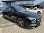 Mercedes-Benz A-klasse 180 AMG NIGHT EDITON AUTOMAAT PANO/SFEER/WIDESCR./ LED/P-CAM/CLIMA/2XPDC/S&S/MEDIA/BTA .NL AUTO/KM = NAP