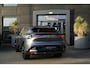 Renault Rafale 1.2 E-Tech 4x4 Plug-in Hybrid 300 Esprit Alpine | 300 PK | Panoramadak | Matrix LED | Head-up display | Trekhaak | Renault Rafale Esprit Alpine met 300 PK plug-in hybride aandrijving, voorzien van een 1.2-liter 3-cilinder benzinemotor in combinatie met elektromotoren en 4x4-aandrijving. Uitgerust met pano