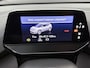 Volkswagen ID.4 Pro Limited Edition 77 kWh 286 PK | Trekhaak | Black style | Apple Carplay draadloos | Camera | Keyless access | Dodehoeksensoren | Navigatie | Android Auto draadloos | 19" Lichtmetalen velgen | Stoelverwarming | Adaptieve cruise control | Stuurverwarming |