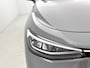 Volkswagen ID.4 Pro Limited Edition 77 kWh 286 PK | Trekhaak | Black style | Apple Carplay draadloos | Camera | Keyless access | Dodehoeksensoren | Navigatie | Android Auto draadloos | 19" Lichtmetalen velgen | Stoelverwarming | Adaptieve cruise control | Stuurverwarming |