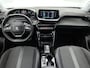 Peugeot e-2008 EV Allure 50 kWh | Parkeersensoren | Navigatie | Apple Carplay/Android Auto | Climate Control | 17" LMV |