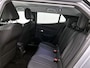 Peugeot e-2008 EV Allure 50 kWh | Parkeersensoren | Navigatie | Apple Carplay/Android Auto | Climate Control | 17" LMV |