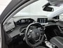 Peugeot e-2008 EV Allure 50 kWh | Parkeersensoren | Navigatie | Apple Carplay/Android Auto | Climate Control | 17" LMV |