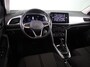 Volkswagen T-Roc 1.5 TSI Life 150 pk Automaat (DSG) | Navigatie | Parkeersensoren (Park assist) | Achteruitrijcamera | Adaptieve cruise control | Autom. airco |
