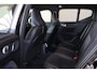 Volvo XC40 T5 Recharge R-Design - Panorama/schuifdak - IntelliSafe Assist - 360º Camera - Harman/Kardon audio - Verwarmde voorstoelen & stuur - Parkeersensoren voor & achter - Elektr. bedienb. voorstoelen met geheugen links - Standkachel - Extra getint glas - Inklapbare trekhaak - 19' LMV