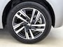 Peugeot 208 1.2 PureTech Allure Pack 101 PK | Apple carplay | Android auto | Climate control | Adaptive cruise control | Camera | Parkeersensoren | Lichtmetalen velgen | Stoelverwarming | Privacy glass |