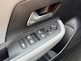 Opel Mokka-e Elegance 50-kWh 11kw bl. Navigatie via Apple Carplay of Android Auto / Achteruitrijcamera / Parkeersensoren achter / Cruise control / Lane assist / DAB radio / Telefoon voorbereiding * DAB radio / Lichtmetalen wielen 17" / Stoelverwarming  / Elektrische ramen / Elektrische spiegels