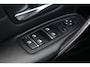 BMW 3-Serie 318i High Executive / SCHUIFDAK / LEDER / CARPLAY / STOELVERW