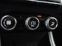 Renault Captur 1.6 E-Tech Hybrid 145 Intens AUTOMAAT / CRUISE / CLIMATE / PDC / KEYLESS / APPLE CARPLAY / ANDROID AUTO / PRIVACY GLASS / RESERVEWIEL / 17'' LMV