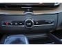 Volvo XC60 T6 Recharge AWD Plus Dark - Panorama/schuifdak - IntelliSafe Assist & Surround - 360º Camera - Harman Kardon audio - Verwarmde voorstoelen, stuur & achterbank - Parkeersensoren voor & achter - Elektr. bedienb. voorstoelen met geheugen - Head up display - Draadloze tel. lader -  Extra getint glas - 19' LMV