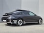 Hyundai Ioniq 6 Business 77.4 kWh / SOH 100% / Fabrieksgarantie tot 05-2028 / Bose Audio Systeem / Dealer onderhouden / Glazen schuif- en kanteldak / CCS snelladen / Head Up Display  / Elektrische achterklep / Trekgewicht 1500 kg / Rondomzicht camera / Stuur- Stoel & Achterbank verwarming /