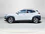 Hyundai Kona 1.6 GDI HEV Fashion | Trekhaak | Cruise control | Navigatiesysteem | Achteruitrijcamera | Lichtmetalenvelgen | Parkeersensoren achter | Climate control |