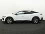 Peugeot 408 1.6 HYbrid Allure 180 EAT8 Apple Carplay/Android Auto, Cruise control adaptief, Vision pakket, Keyless entry, Parkeersensor voor/achter Een modern design met luxe en comfort. Dankzij het ruime interieur en de efficiënte hybride aandrijflijn is deze auto ideaal voor zowel dagelijkse ritten als lange afstanden. Met zijn rijke u