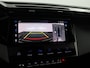 Peugeot 408 1.6 HYbrid Allure 180 EAT8 Apple Carplay/Android Auto, Cruise control adaptief, Vision pakket, Keyless entry, Parkeersensor voor/achter Een modern design met luxe en comfort. Dankzij het ruime interieur en de efficiënte hybride aandrijflijn is deze auto ideaal voor zowel dagelijkse ritten als lange afstanden. Met zijn rijke u