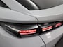 Peugeot 408 1.6 HYbrid Allure 180 EAT8 Apple Carplay/Android Auto, Cruise control adaptief, Vision pakket, Keyless entry, Parkeersensor voor/achter Een modern design met luxe en comfort. Dankzij het ruime interieur en de efficiënte hybride aandrijflijn is deze auto ideaal voor zowel dagelijkse ritten als lange afstanden. Met zijn rijke u