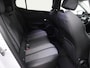 Peugeot 408 1.6 HYbrid Allure 180 EAT8 Apple Carplay/Android Auto, Cruise control adaptief, Vision pakket, Keyless entry, Parkeersensor voor/achter Een modern design met luxe en comfort. Dankzij het ruime interieur en de efficiënte hybride aandrijflijn is deze auto ideaal voor zowel dagelijkse ritten als lange afstanden. Met zijn rijke u