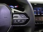 Peugeot 408 1.6 HYbrid Allure 180 EAT8 Apple Carplay/Android Auto, Cruise control adaptief, Vision pakket, Keyless entry, Parkeersensor voor/achter Een modern design met luxe en comfort. Dankzij het ruime interieur en de efficiënte hybride aandrijflijn is deze auto ideaal voor zowel dagelijkse ritten als lange afstanden. Met zijn rijke u